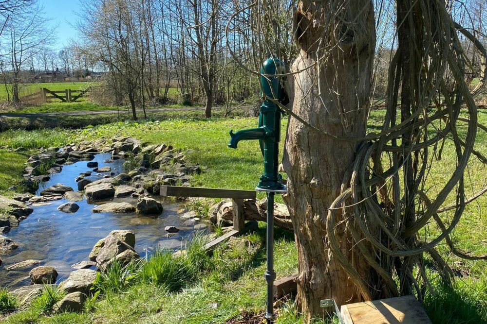 waterpomp in de struintuin