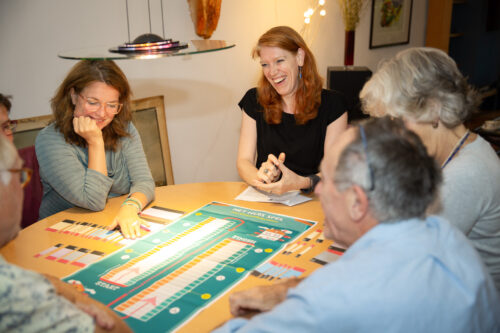 groep aan tafel tijdens workshop Klimaatgesprekken